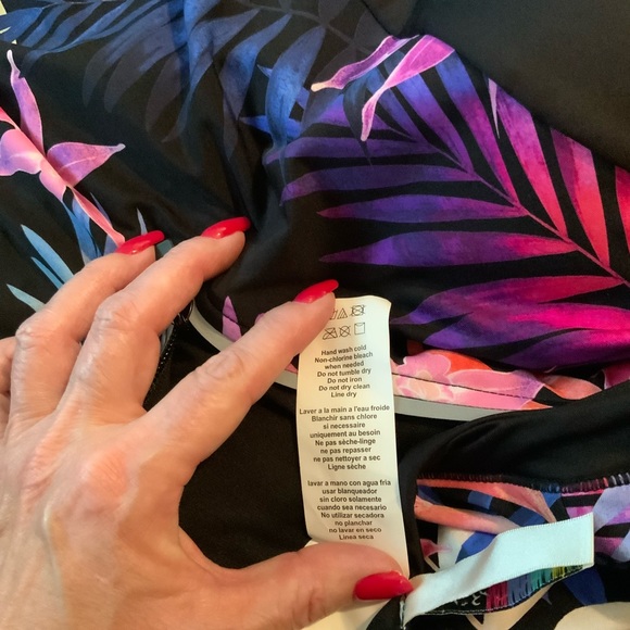 NEW 24 & Ocean swim top/rash guard, 50upf - Picture 4 of 9